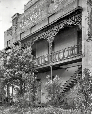 Photo showing: Jewel -- 1939. St. James Hotel, Selma, Dallas County, Alabama. Now Market warehouse.