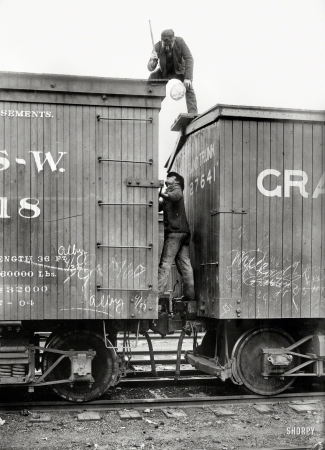 Photo showing: Hit the Grit -- Circa 1905. Tramps fighting on R.R. train -- Get down and hit the grit.