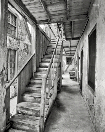 Photo showing: Spooky Stair -- Circa 1936. Ximenez-Fatio House, St. Augustine, Florida.
