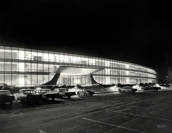 Photo showing: IBM Noir -- Circa 1962. International Business Machines Corp., Thomas J. Watson Research Center,
Yorktown Heights, New York, 1956-61. Exterior. Eero Saarinen, architect.