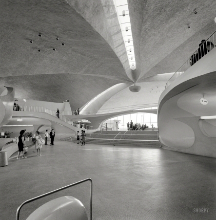 Photo showing: Modern Terminal -- New York circa 1962. Trans World Airlines Terminal, Idlewild Airport. Eero Saarinen, architect.