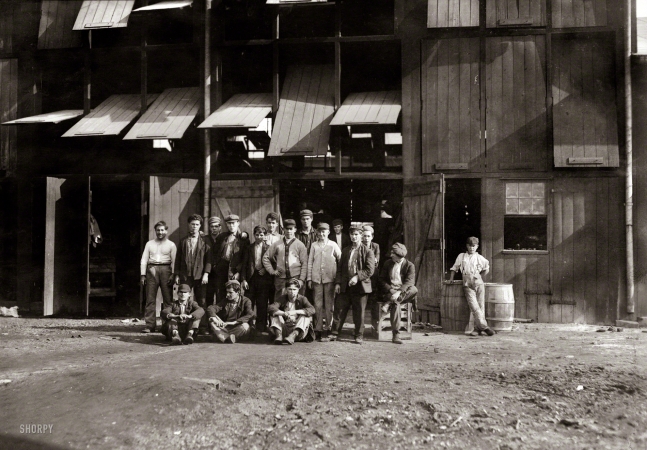 Photo showing: Jonas Glass Works -- November 1909. A group of workers in Jonas Glass Works, Minotola, New Jersey.