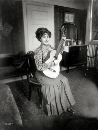 Photo showing: The Guitar Lesson -- New York, 1910. The Spanish operatic soprano Elvira de Hidalgo.