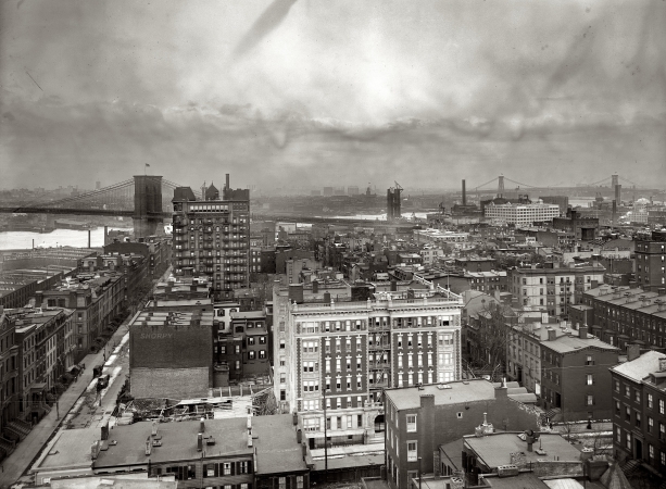 Photo showing: Three Brooklyn Bridges -- Feb. 22, 1908. Three New York-Brooklyn bridges from Brooklyn.
The Brooklyn Bridge, Manhattan Bridge (under construction) and Williamsburg Bridge.