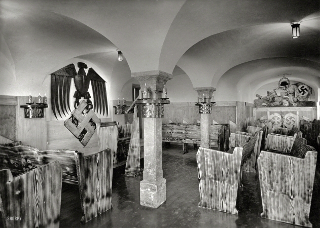 Photo showing: Reichs Chapel -- Germany circa 1938. Meeting room of Nazi party facility in Upper Bavaria.