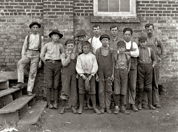 Photo showing: Newton Cotton Mills -- December 21, 1908. Newton, North Carolina. More youngsters in Newton Cotton Mills.