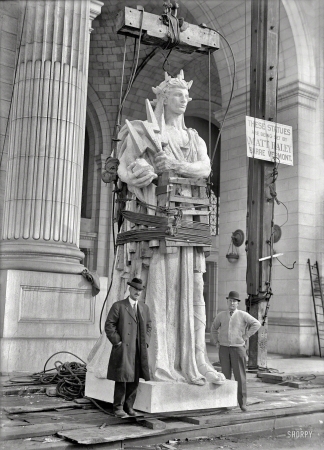 Photo showing: Statue of Electricity -- 1912. The Greek philosopher Thales, representing electricity, one of Louis St. Gaudens'
six statues symbolizing The Progress of Railroading at Union Station in Washington, D.C.