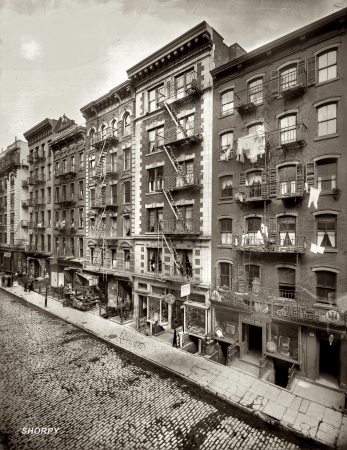 Photo showing: Mott Street -- Mott Street in New York's Little Italy (now Chinatown) circa 1910.