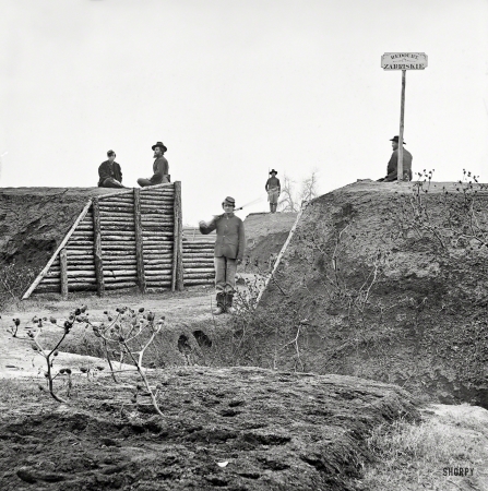 Photo showing: Federal Fortification -- 1864. Point of Rocks, Virginia (vicinity). Redoubt 'Zabriskie' on Appomattox River.