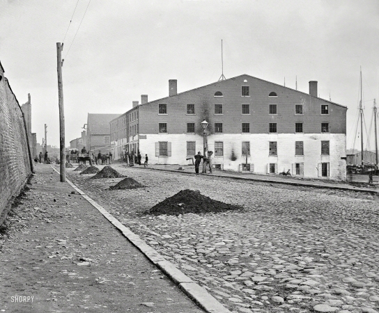 Photo showing: Libby Prison -- April 1865. Richmond, Virginia. Libby Prison.