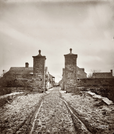 Photo showing: City Gate -- St. Augustine, Florida, circa 1865. The old City Gate.