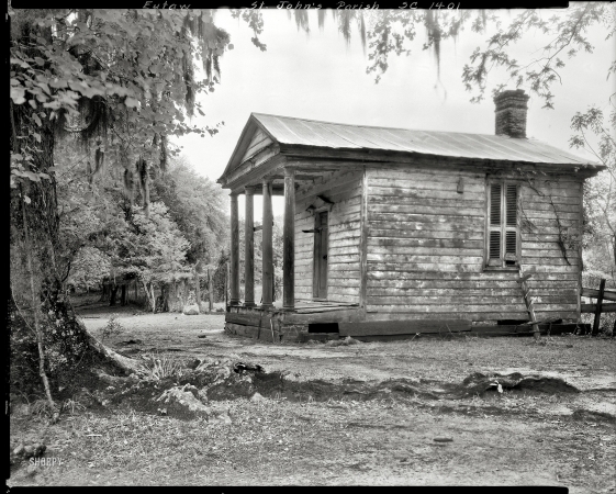 Photo showing: Eutaw -- 1938. Eutawville vicinity. Berkeley County, South Carolina Low Country. Cabin at Eutaw Plantation.