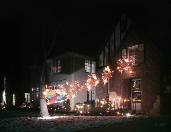 Photo showing: Northern Lights -- December 1953. Outdoor Christmas decorations.