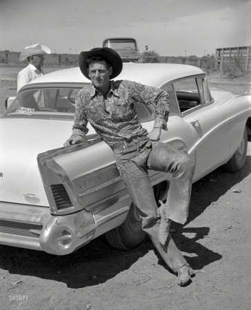 Photo showing: Texas Tailfin -- Somewhere in the Lone Star State, a buckaroo and his Buick.