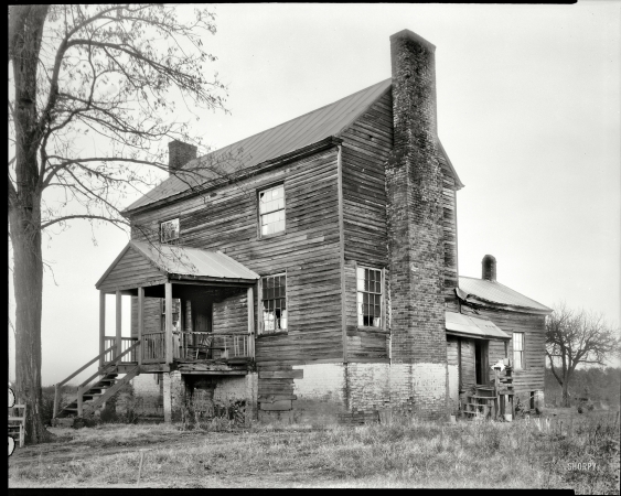 Photo showing: Approximately Appomattox -- 1935. Appomattox County, Virginia. Unidentified house, Appomattox.