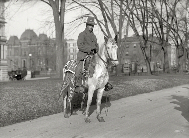 Photo showing: Indian Scout -- 1915. Indians, American. Red Fox James at White House.