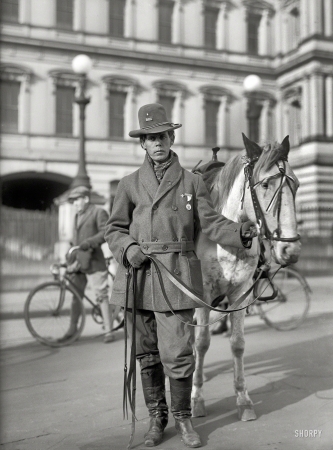 Photo showing: Red Fox -- 1915. Indians, American. Red Fox James at White House. With the State, War and Navy building as backdrop.