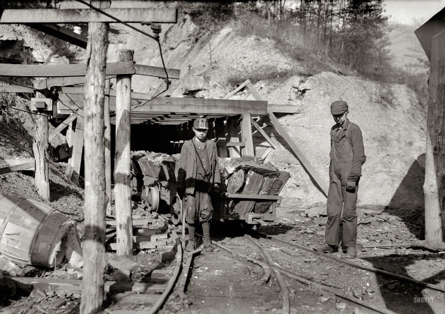 Photo showing: Winter Job -- December 1910. James O'Dell, a greaser and coupler on the tipple of the
Cross Mountain Mine, Knoxville Iron Co., in the vicinity of Coal Creek, Tennessee.