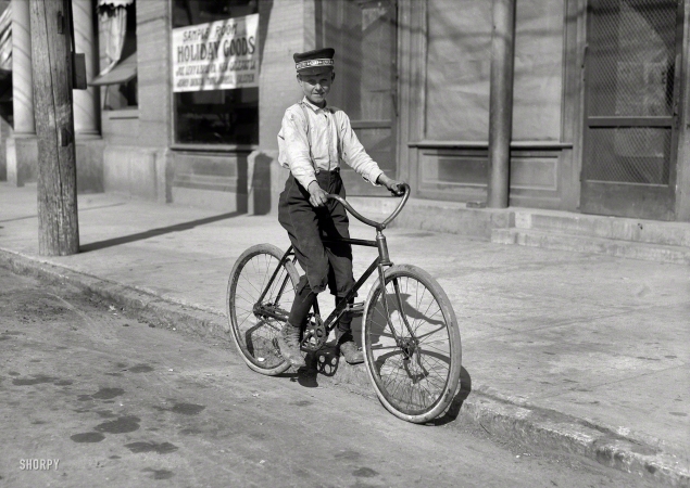 Photo showing: Instant Messenger -- November 1913. Shreveport, Louisiana. Western Union messenger No. 2,
fourteen years old. Says he goes to the Red Light district all the time. 