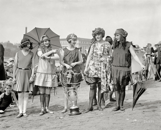 Photo showing: Miss Tidal Basin of 1922 -- Washington, D.C., June 17, 1922.  Group winners of Bathing Suit Style Show at Tidal Basin bathing beach.