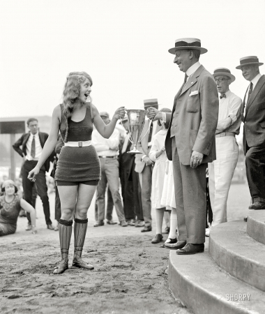 Photo showing: For Me? -- Washington, D.C. August 5, 1922 Tidal Basin Beauty Contest.