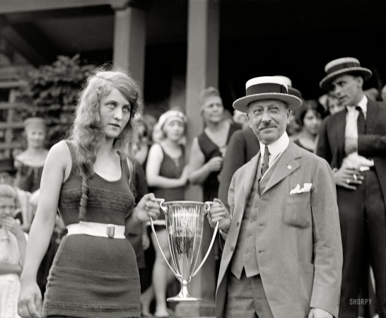Photo showing: The Girl With the Curl -- Washington Tidal Basin Beauty Contest -- August 5, 1922.