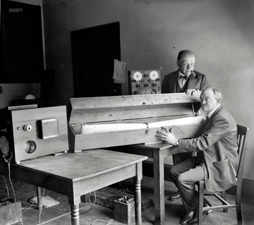 Photo showing: Listening to Mars -- August 21, 1924. Washington, D.C. Dr. David Todd & C.F. Jenkins.