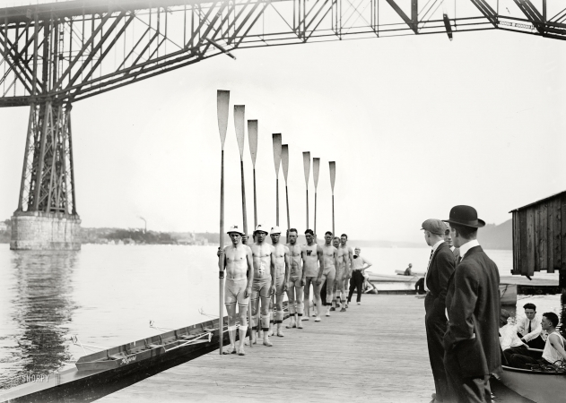 Photo showing: Washington Varsity 8 -- June 1913. Poughkeepsie, New York. Washington Varsity 8.