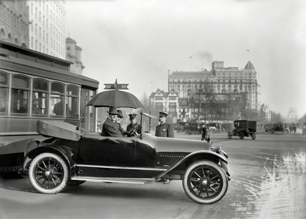 Photo showing: Washington a Go-Go -- 1913. District of Columbia -- traffic Stop & Go signs.
