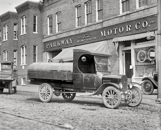 Photo showing: The Universal Truck -- Washington, D.C., 1925. Parkway Motor Co. -- Ford truck.