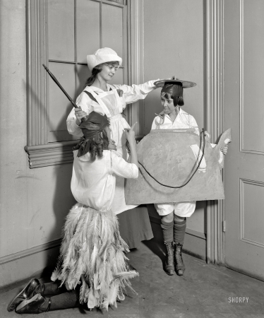 Photo showing: A Little Teapot -- Washington, D.C., circa 1918. The Kitchen Clock, a children's play, it would seem.