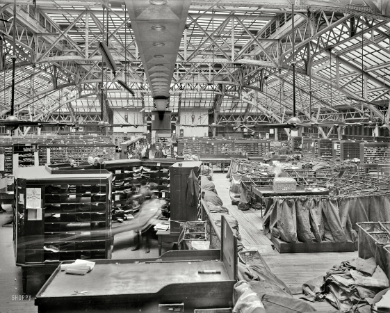 Photo showing: The Crowded P.O. -- Washington, D.C., February 1907. The Old Post Office on Pennsylvania Ave.