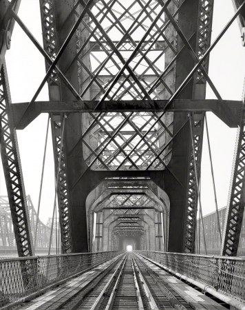Photo showing: Memphis Bridge -- Memphis Bridge spanning Mississippi River between Memphis, Tennessee,
and West Memphis, Arkansas. Cantilever span detail, view to southwest. 