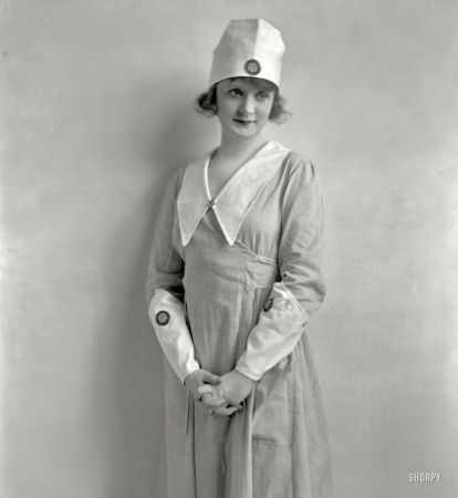 Photo showing: Billie Burke -- Washington, D.C., native and Broadway actress Billie Burke in her hometown circa 1918.