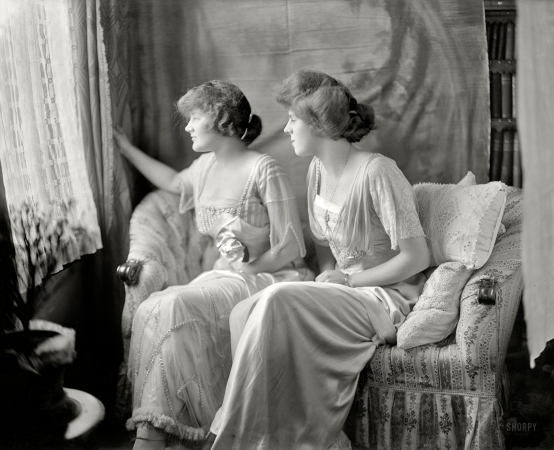 Photo showing: Esther Cleveland -- Washington, D.C., circa 1918. Esther Cleveland at right, daughter of Grover Cleveland.