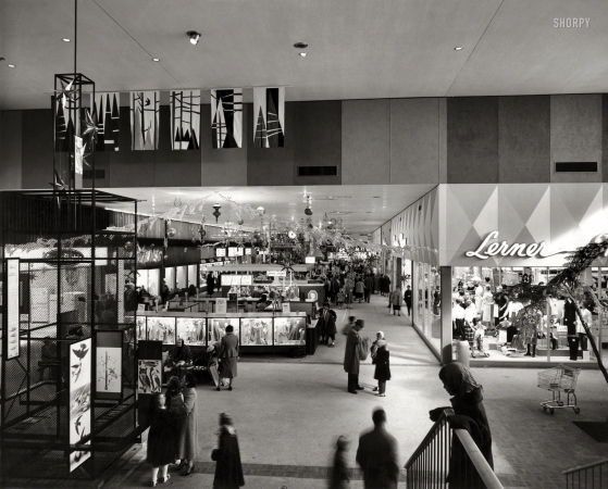 Photo showing: Ye Olde Mall -- 1958. Harundale Mall, Glen Burnie, Maryland. Interior view.