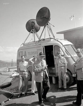 Photo showing: KTLA-Bomb -- 1952. Journalists standing in front of a KTLA television truck at Camp Mercury
Proving Grounds; present to record an atomic bomb detonation in the Nevada desert.