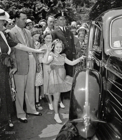 Photo showing: Shirley Temple: 1928-2014 -- June 24, 1938. Washington, D.C. Shirley sees her old friend the president.