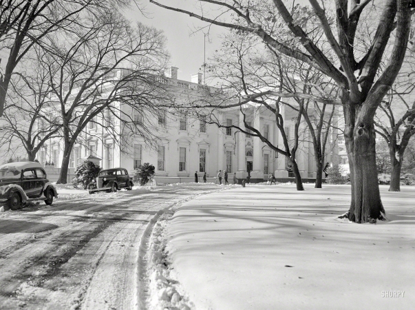 Photo showing: The Whiteout House -- Nov. 25, 1938. Washington was digging itself out of 8 inches of snow today, the first snowstorm of the winter.