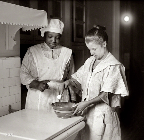 Photo showing: Cooking Show -- New York circa 1917. Frances White in kitchen. The vaudeville star and her director.