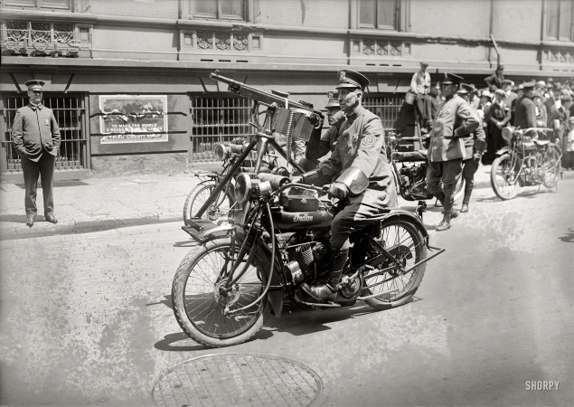 Photo showing: Law and Order -- New York. May 16, 1918. Police machine gun.