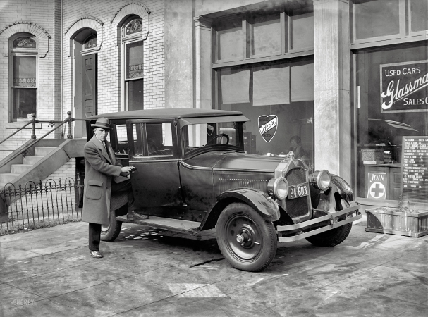Photo showing: 1925 Hertz Sedan -- Washington, D.C., 1925. Glassman Rent-A-Car Co.