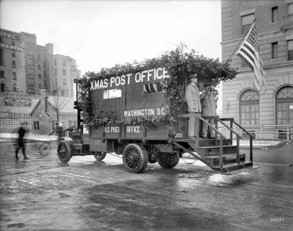 Photo showing: Xmas Post Office -- Washington, D.C., 1919. Post Office a la cart.