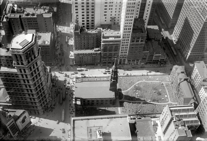 Photo showing: St. Pauls Church -- New York. April 19, 1919. St. Paul's Church and St. Paul Building from Woolworth Building.