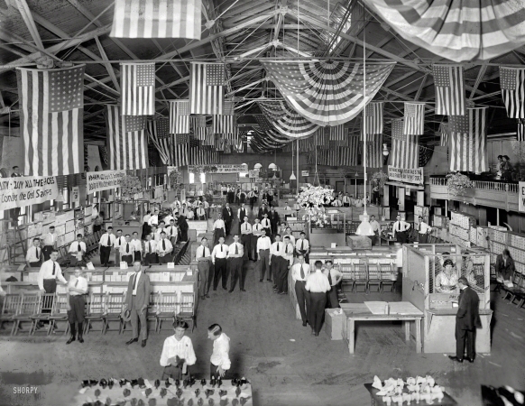 Photo showing: Shoe City -- Hahn's Coliseum, interior. A footwear sale held by the Hahn's chain
of shoe stores at Washington D.C.'s Center Market in July 1920.