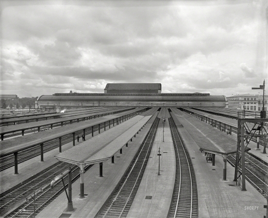 Photo showing: Capital Tracks -- Washington, D.C., circa 1928. Railyard, Union Station.