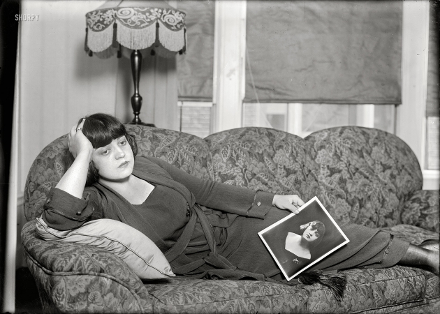 Photo showing: Rosa Ponselle -- The American-born operatic star is considered to be one of the greatest sopranos of the 20th century. New York circa 1919.