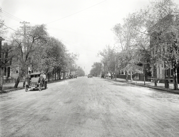 Photo showing: Street-View -- 1920. Barrett [Paving] Co., Alexandria, Virginia.