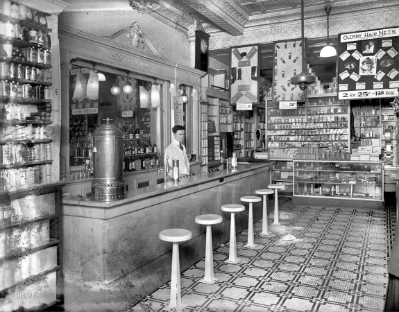Photo showing: Fountain Service -- Washington, D.C., circa 1920. People's Drug Store, 14th & U Streets.