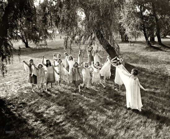 Photo showing: Tween Dream -- Washington, D.C., circa 1924. Dancers.